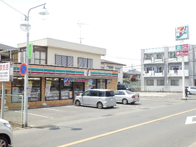 Convenience store. 340m to Seven-Eleven (convenience store)