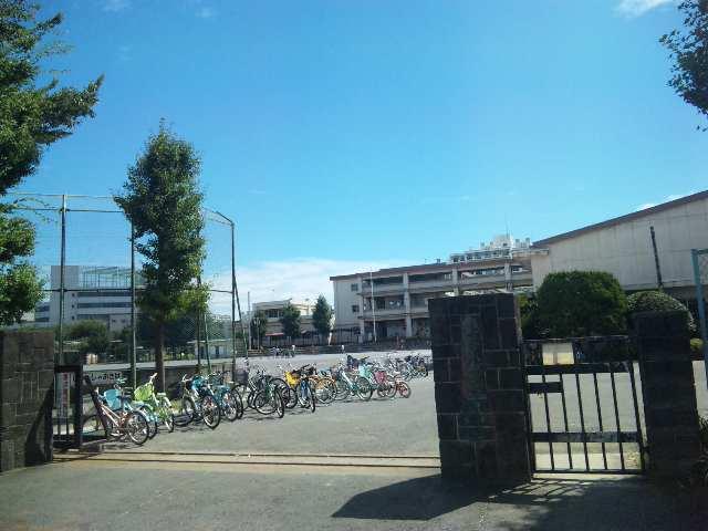 Primary school. 882m to Hiratsuka City TakashiYoshi Elementary School
