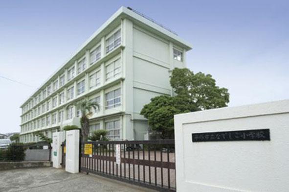 Primary school. 1108m until Hiratsuka Municipal Pink Elementary School