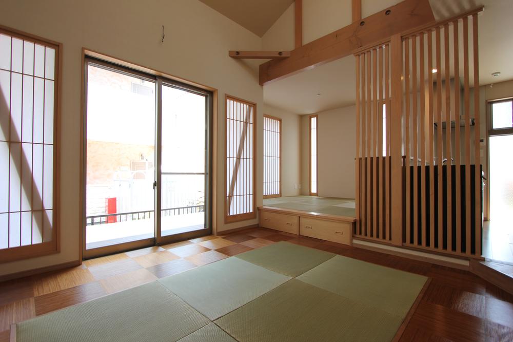 Building plan example (introspection photo). Tatami-mat of bright living