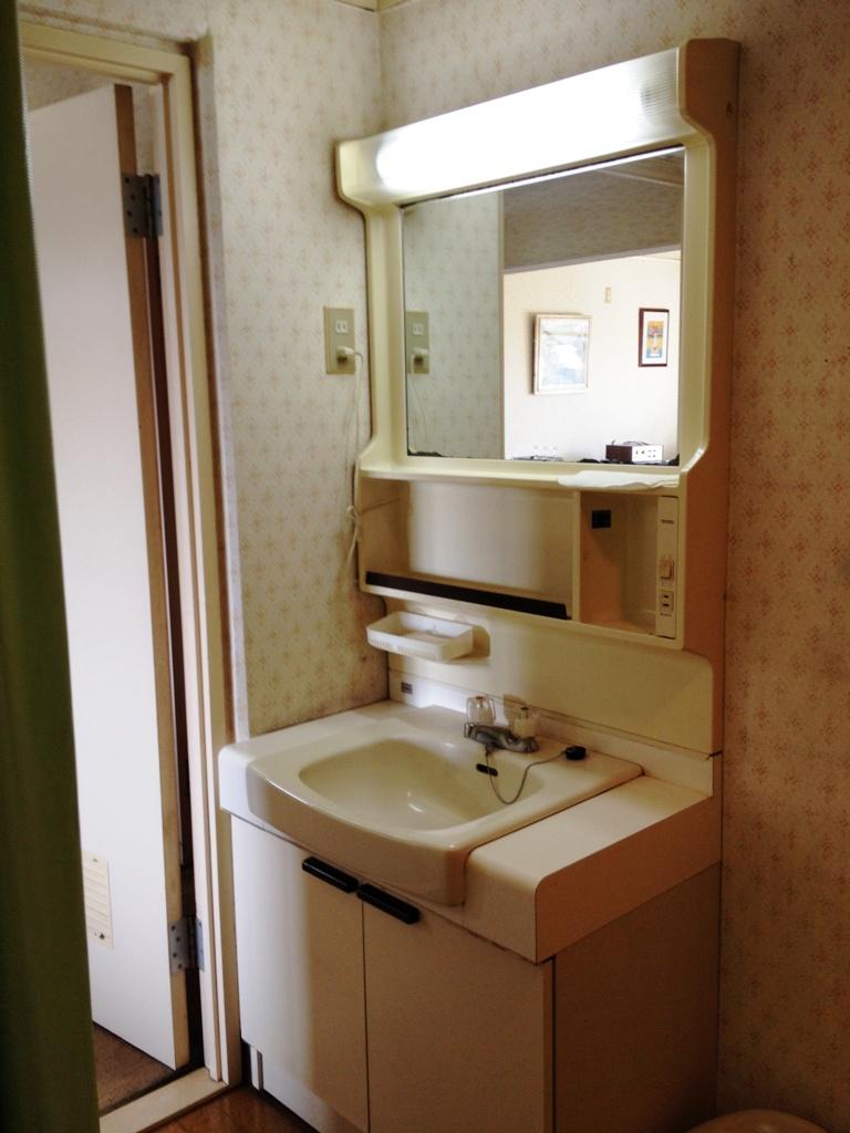 Wash basin, toilet. Wash basin (November 2013) Shooting