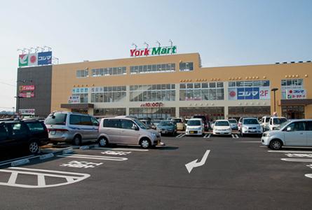 Shopping centre. 2788m hypermarket to Yorktown Kitakaname ・ Guests consumer electronics shops