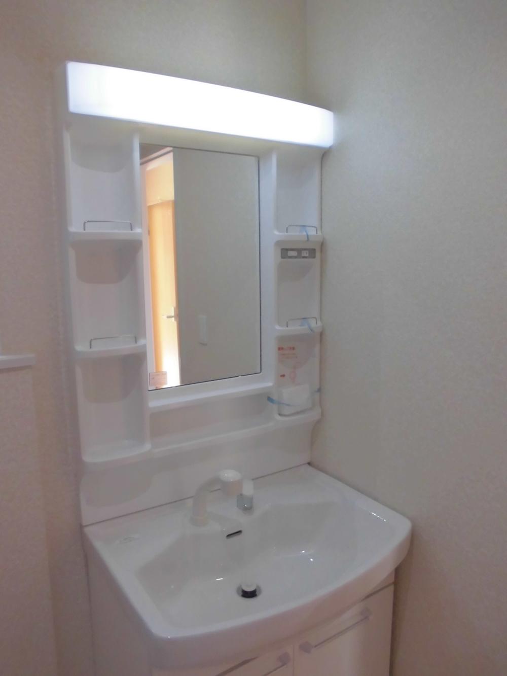 Wash basin, toilet. Interior (December 2, 2013) Shooting