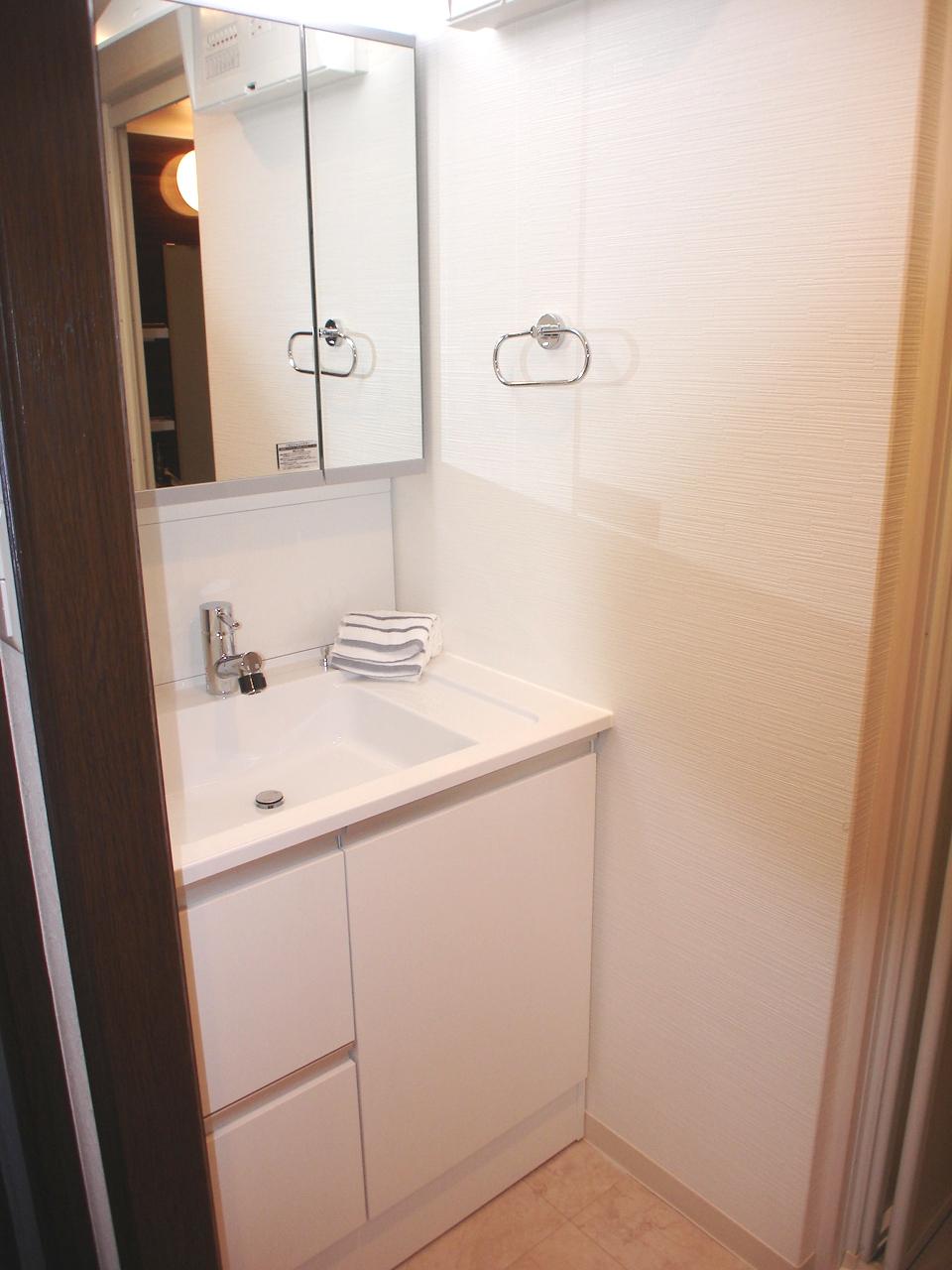 Wash basin, toilet. Local (July 2013) Shooting