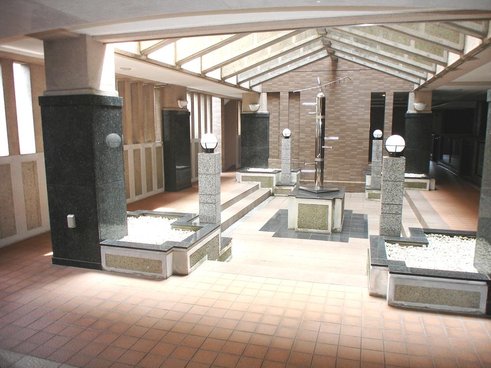 Entrance. Common areas