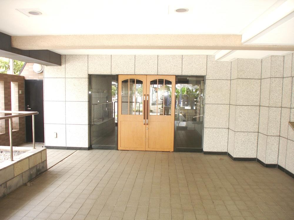 Entrance. Common areas