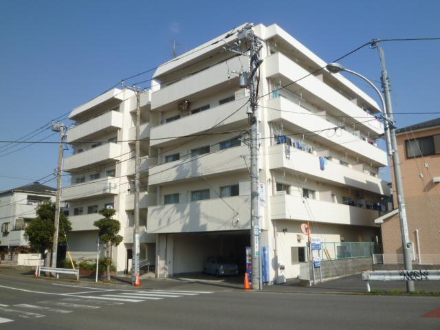 Local appearance photo. Local (11 May 2012) shooting