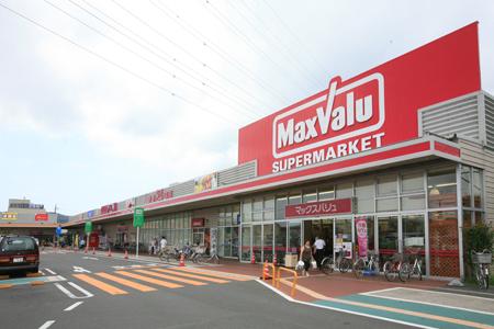 Supermarket. Maxvalu large supermarket 1100m 24-hour until Hiratsuka Kawachi shop is also just a short drive away.