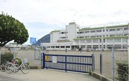 Primary school. 700m popular Yamashita elementary school to elementary school under Hiratsuka Tateyama also near also mom safe and secure.