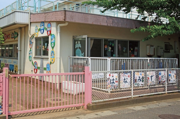 Hanamizudai nursery school (about 410m ・ 6-minute walk). 2013 April 1, currently waiting children is one