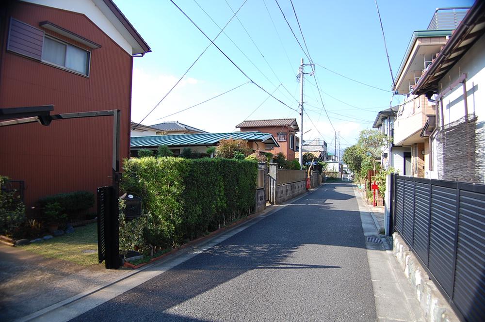 Local photos, including front road. Local (12 May 2012) shooting