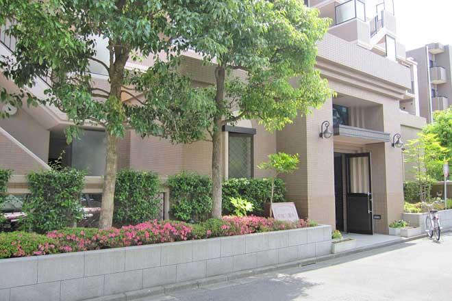 Entrance. Local (September 2013) Shooting