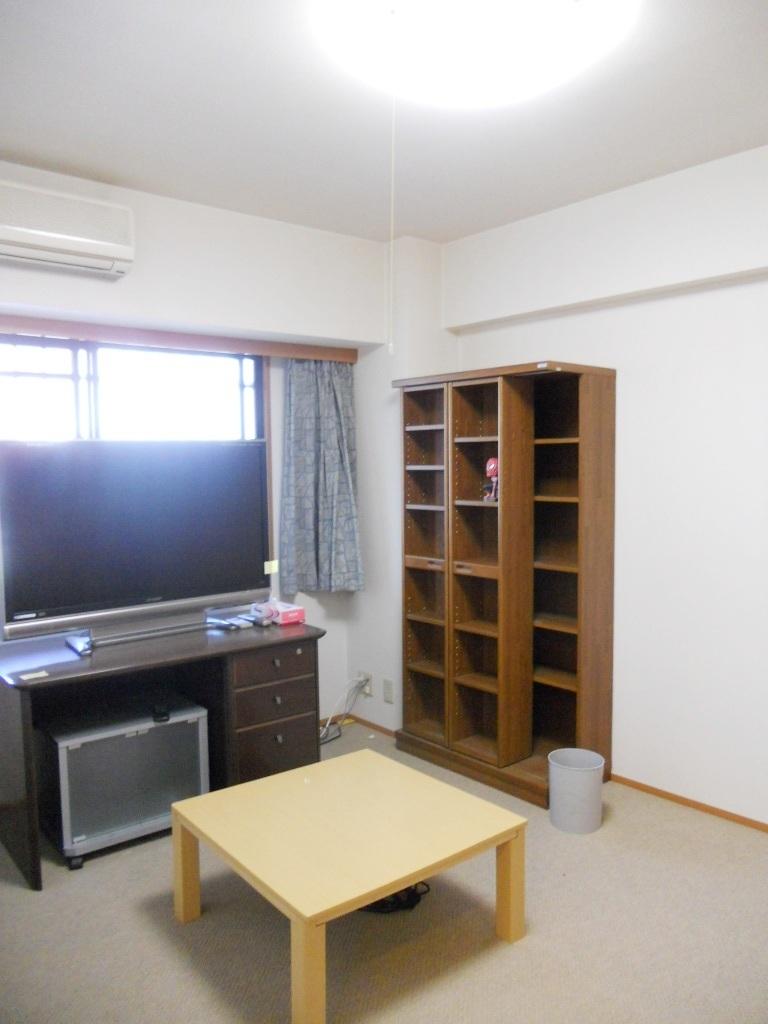 Non-living room. Local (September 2013) Shooting