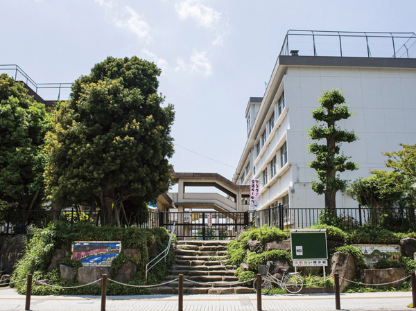 Surrounding environment. Municipal TakashiYoshi Elementary School (7 min walk / About 540m)
