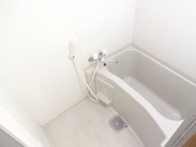 Bath. Comfortable space
