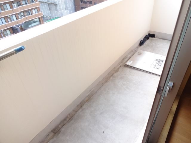 Balcony. Storage spacious