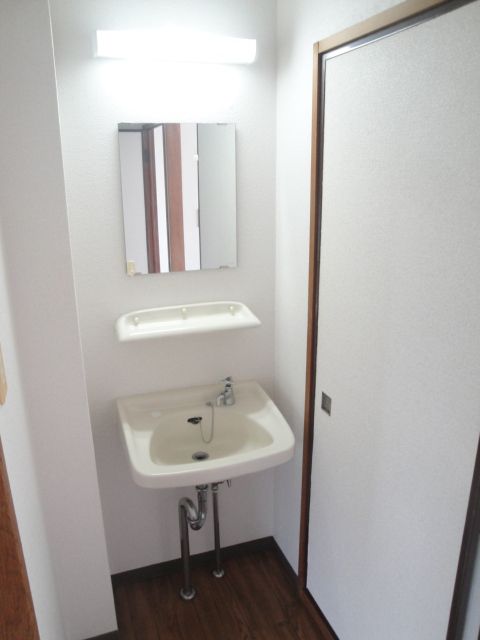 Washroom. There washbasin