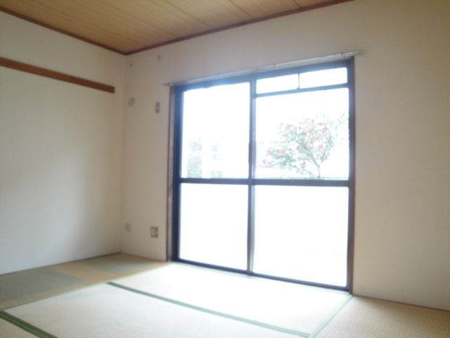 Living and room. Japanese-style room to settle