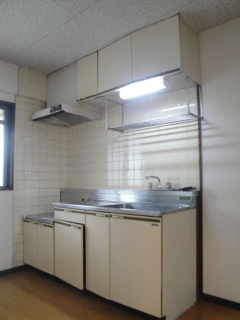 Kitchen. Wider kitchen table