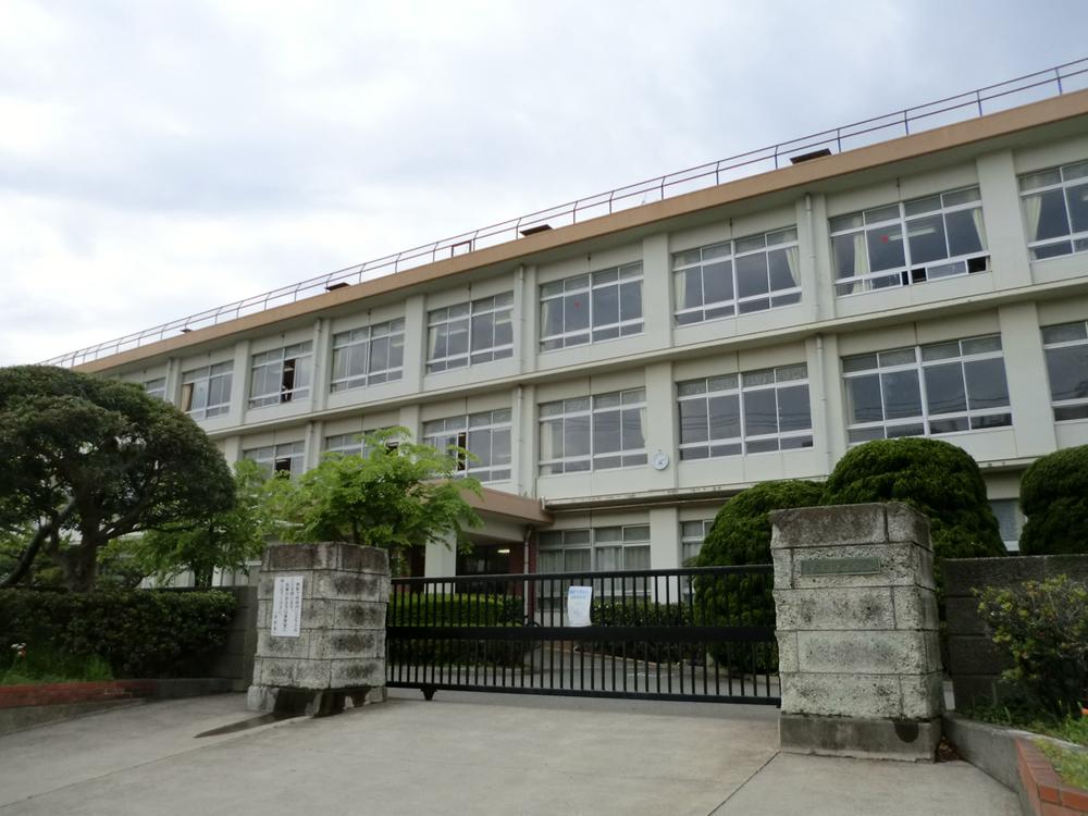 Junior high school. Hamadake until junior high school 500m