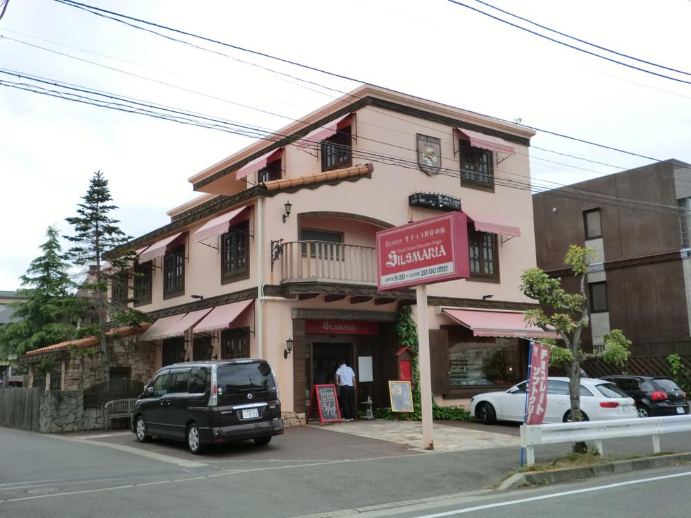 Streets around. 800m raw chocolate originated in the shop until Shirusumarisu