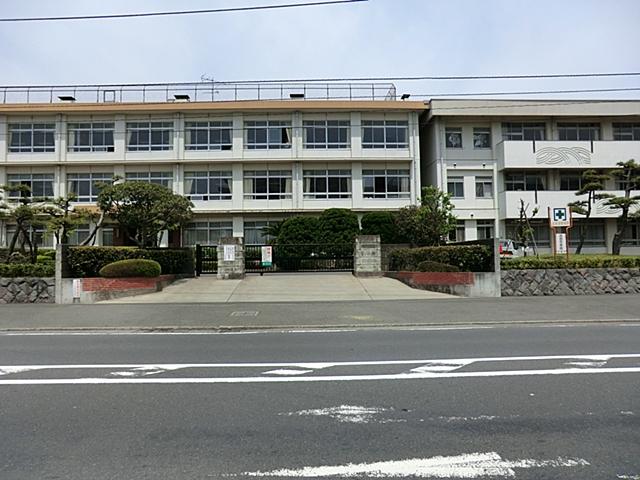 Junior high school. 613m until Hiratsuka Tachihama dake junior high school