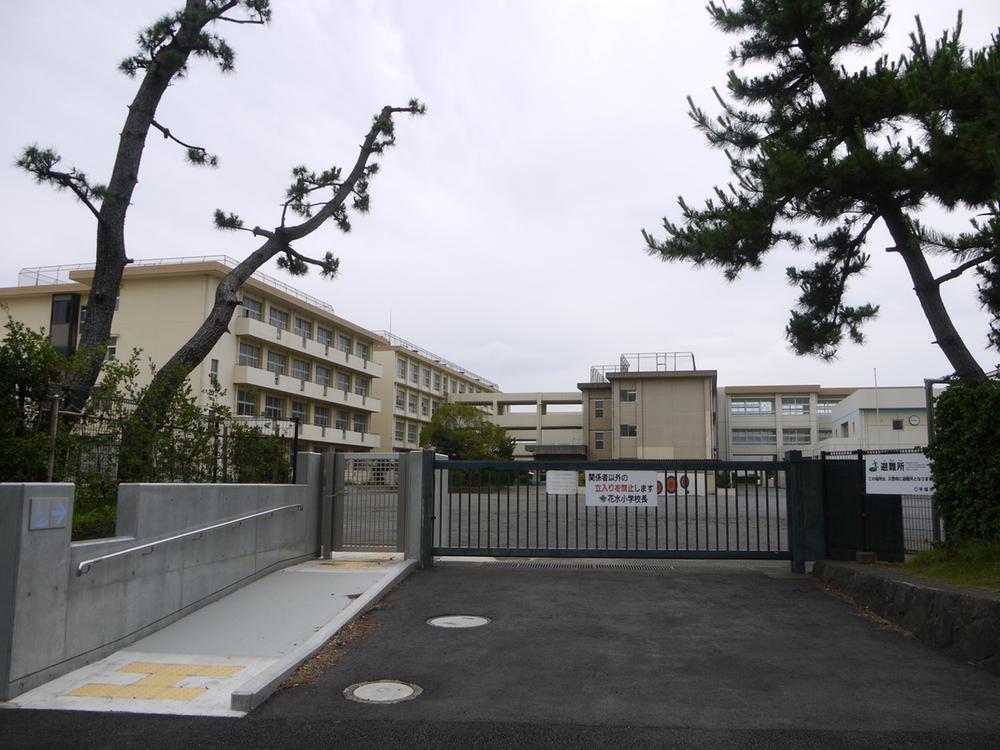 Primary school. 813m up to elementary school Hiratsuka Tachibana water