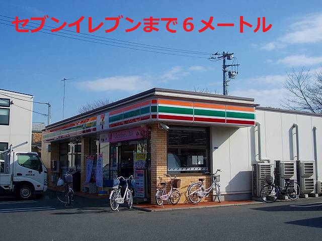 Convenience store. 6m to Seven-Eleven (convenience store)