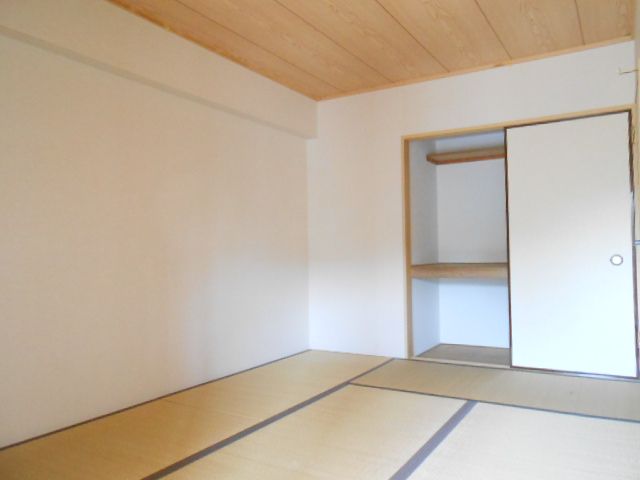 Living and room. Japanese-style room to settle