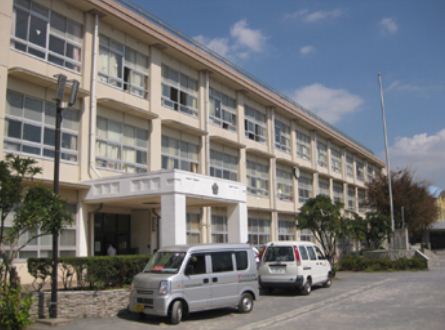 Primary school. 827m until Hiratsuka Tatsuko elementary school (elementary school)