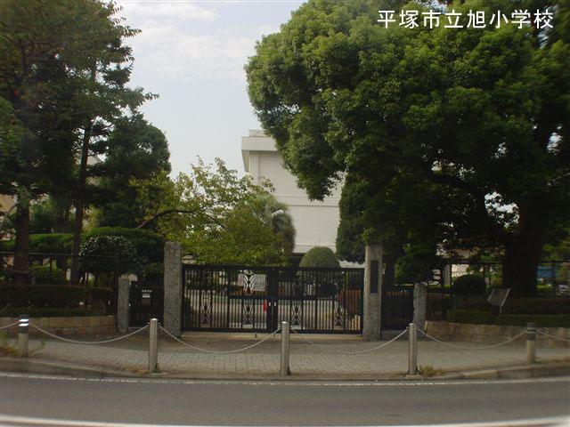 Primary school. 464m until Hiratsuka TatsuAsahi Elementary School