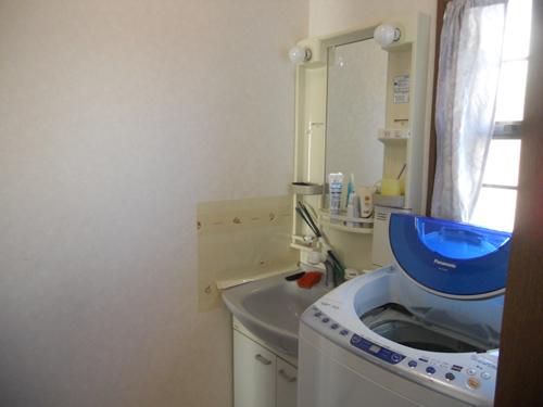 Wash basin, toilet. Indoor (11 May 2013) Shooting