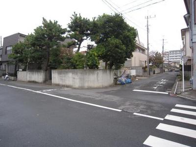Other. Listing out road Mukai side is the field abandoned co-trash.