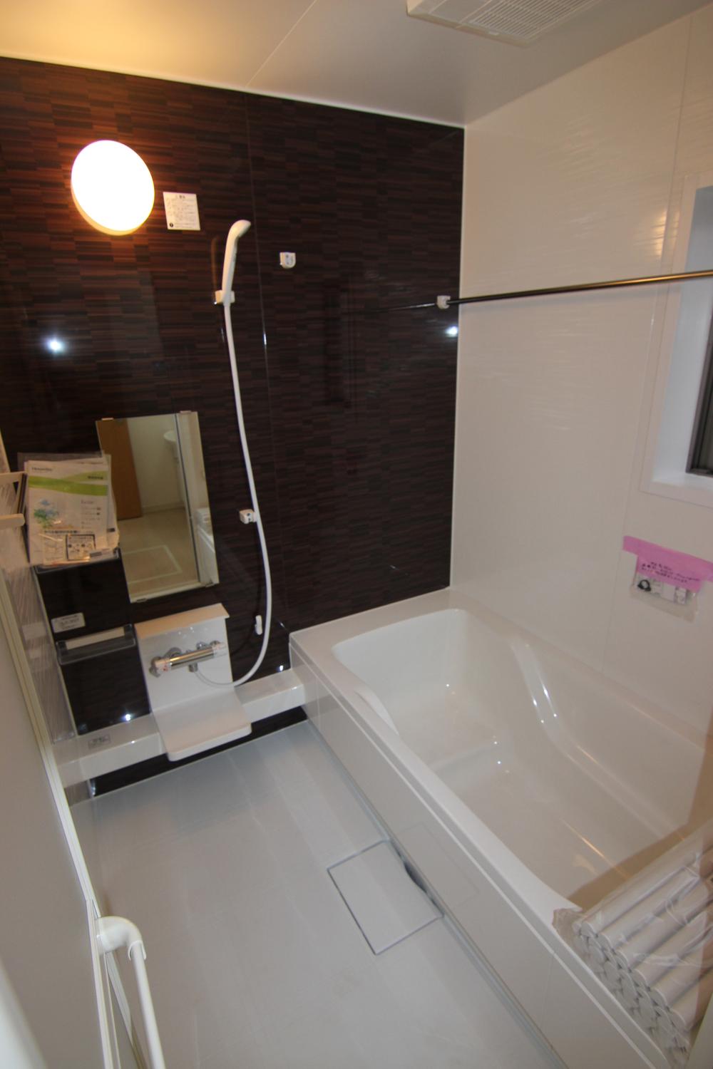 Bathroom. Unit bus of 1 pyeong type is space to put together with your children.
