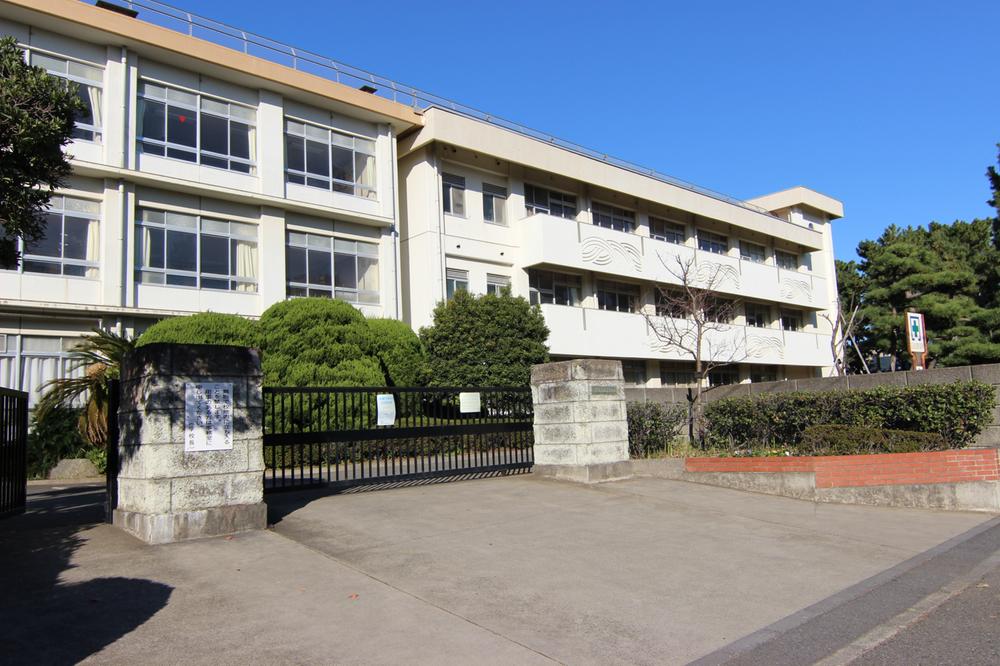 Junior high school. Hiratsuka Tachihama dake 600m walk about 8 minutes until junior high school