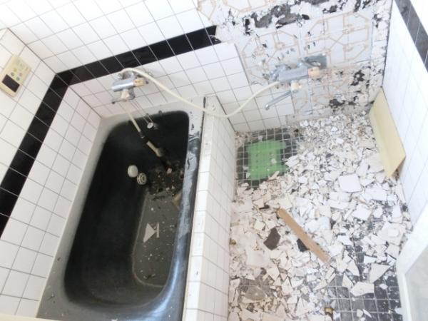 Bathroom. Bathing is swapped from the bathroom of the plasterer finish of the current situation to the unit bus one tsubo type. You can slowly bathing feet stretch (in remodeling)