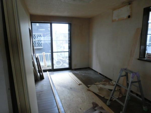 Living. Living-dining Floor flooring Juhari, wall ・ Ceiling Masu re-covering the cross. LED lighting fixtures ・ Fire alarm will be installed (currently under renovation)
