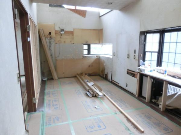 Non-living room. It will be spacious currently under renovation Western-style.
