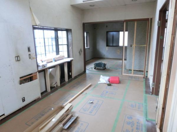 Non-living room. On the second floor of the Western-style is Tsuzukiai, You can also use Ku wide over if you open the sliding door (in remodeling)