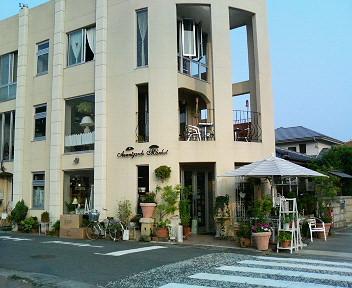 Other Environmental Photo. Runakafe ・ Restaurant that features a 598m fashionable imported goods store until the avant-garde