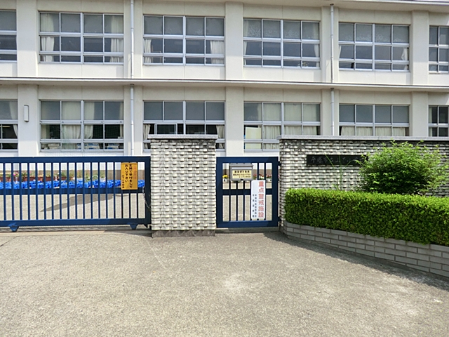 Primary school. 108m until Hiratsuka Tateyama under elementary school (elementary school)