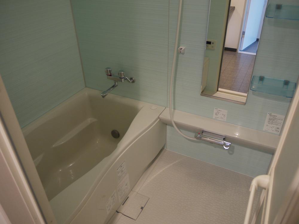 Bathroom. Indoor (September 2013) Shooting 2009 September to the unit bus replaced.!