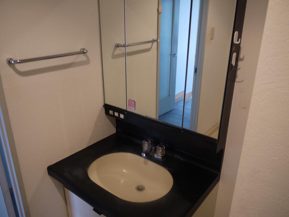 Wash basin, toilet. Indoor (September 2013) Shooting