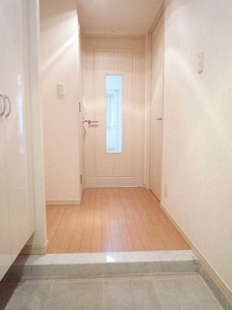 Entrance. Local (July 2013) Shooting