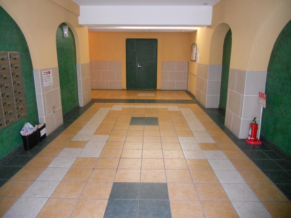 lobby. Local (July 2013) Shooting