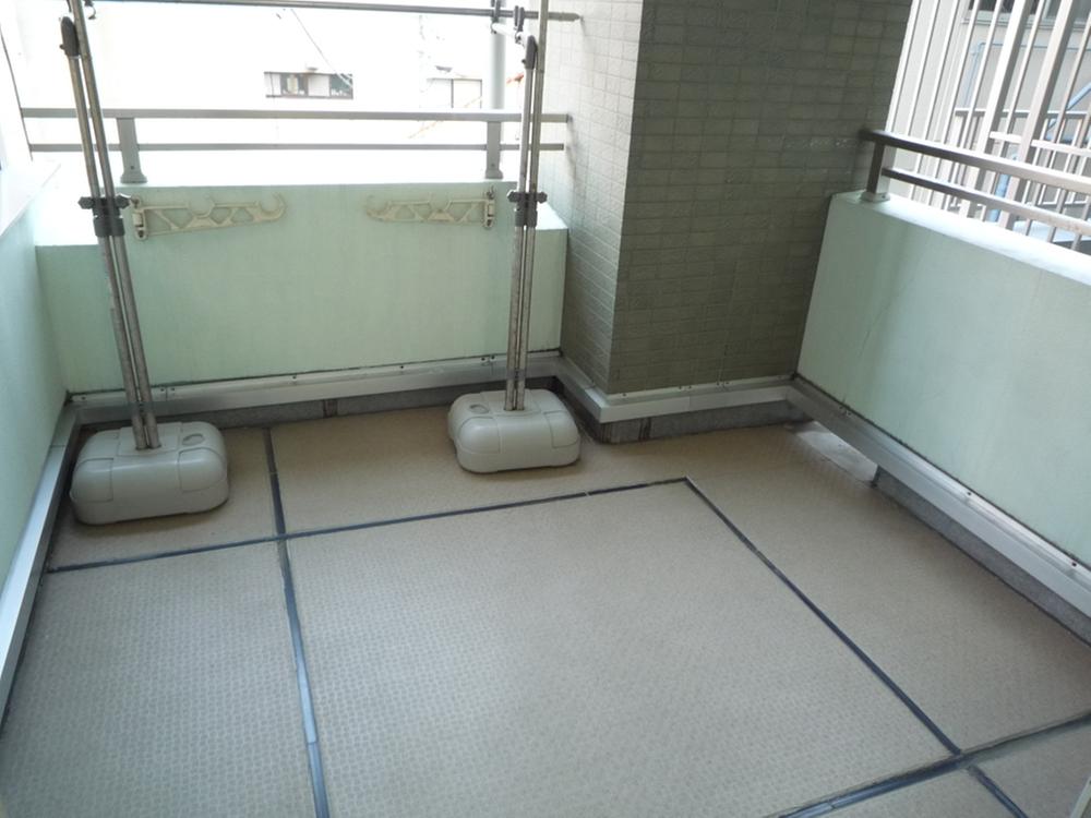 Balcony. Local (July 2013) Shooting