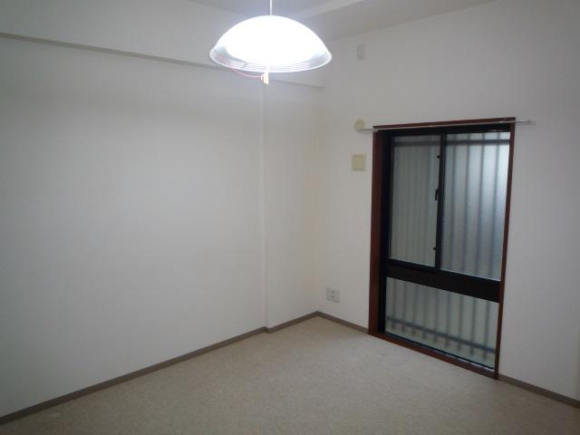 Non-living room. Indoor (June 2011) shooting