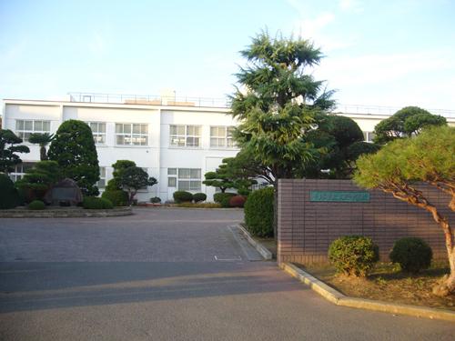 Junior high school. 1710m to Hiratsuka City Ono Junior High School