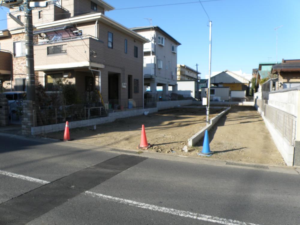 Local photos, including front road. Local (11 May 2013) Shooting