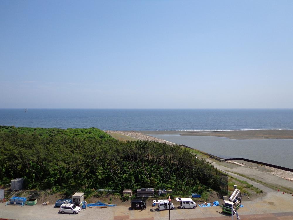 View photos from the dwelling unit. View from the balcony (front) sea, of course !! fireworks display when is the best seat